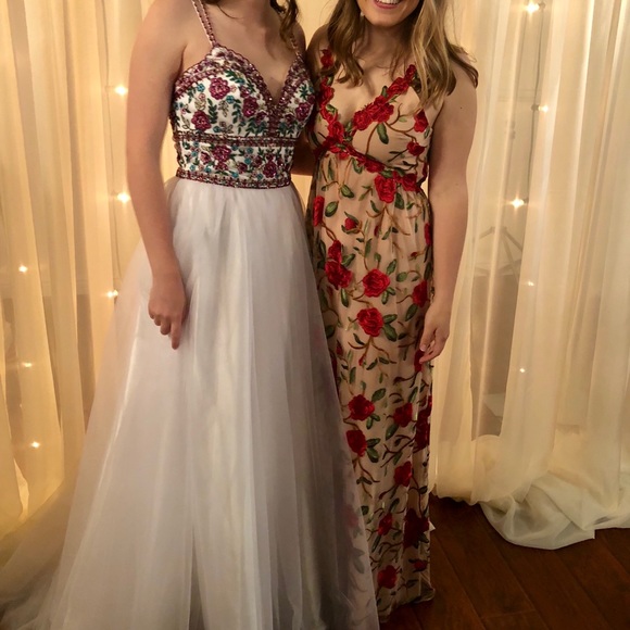 Selling my 2018 prom dress - Picture 2 of 3